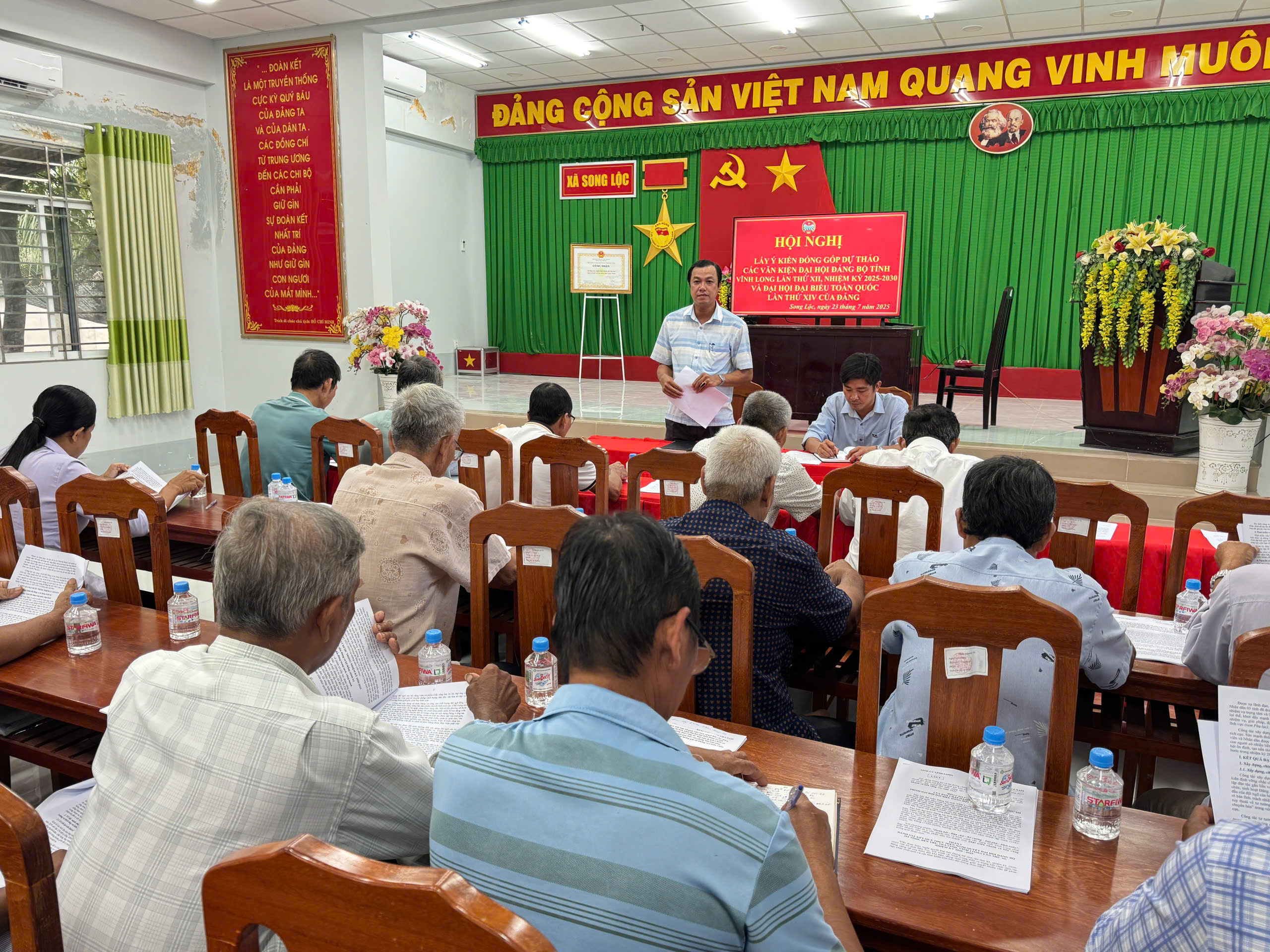   Mặt trận Tổ quốc Xã Song Lộc chỉ đạo các ngành Đoàn thể tổ chức thành công hội nghị lấy ý kiến góp ý dự thảo Văn kiện Đại hội Đảng bộ tỉnh Vĩnh Long lần thứ XII, nhiệm kỳ 2025-2030 và Đại hội đại biểu toàn quốc lần thứ XIV của Đảng