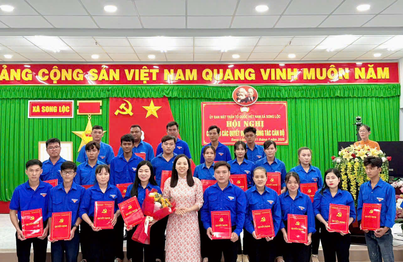 Ủy ban Mặt trận Tổ quốc xã Song Lộc Tổ chức Lễ Công bố các Quyết định về công tác cán bộ