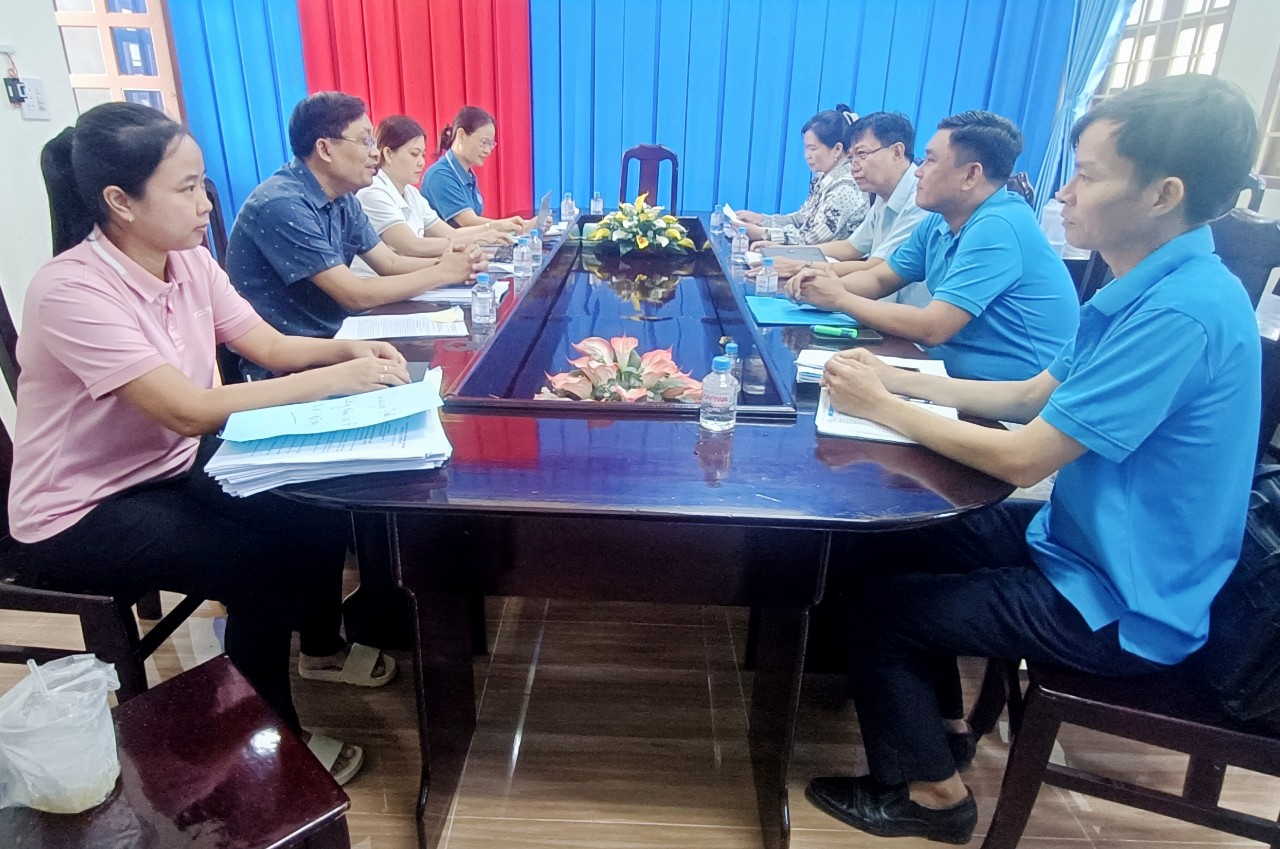 Hội đồng nhân dân xã Song Lộc giám sát Uỷ ban nhân dân xã việc triển khai thực hiện Phong trào “Toàn dân đoàn kết xây dựng đời sống văn hóa” năm 2025
