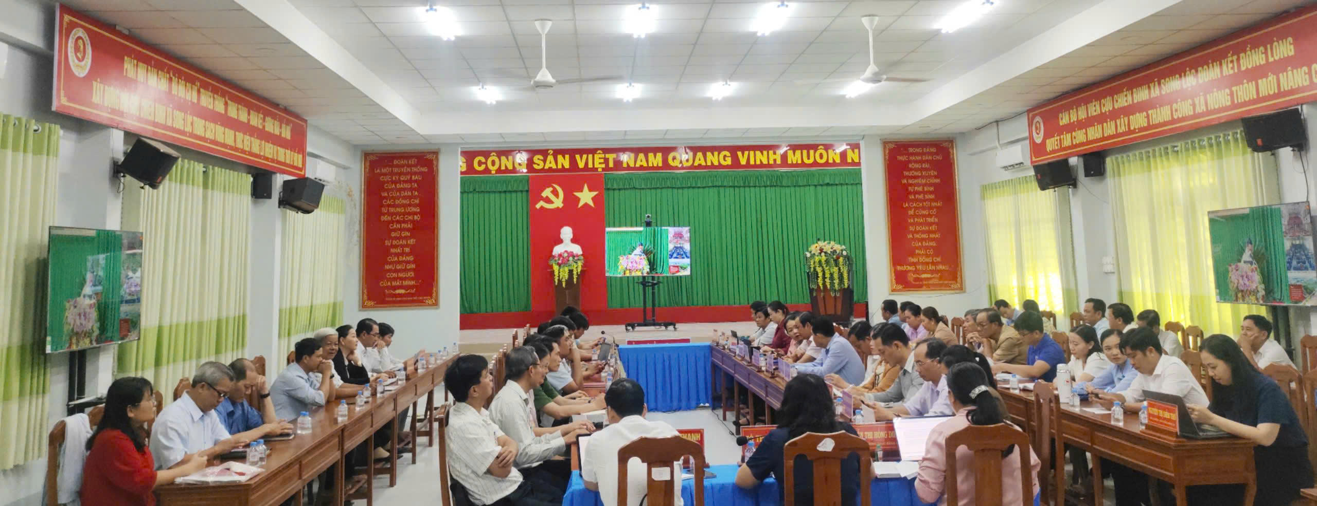 Đảng ủy xã Song Lộc tham dự Hội nghị Tỉnh ủy lần thứ ba