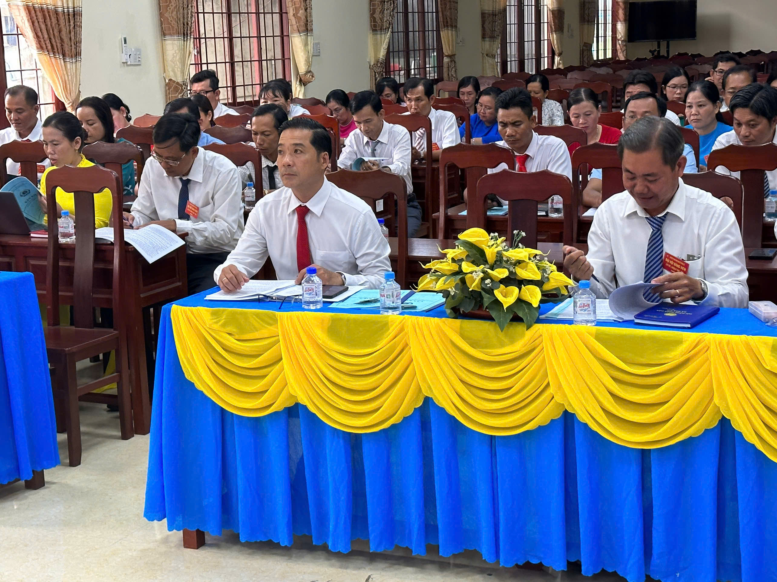 Chi bộ Uỷ ban nhân dân xã Song Lộc tổ chức thành công Đại hội Đảng viên lần thứ I, nhiệm kỳ 2025 - 2030