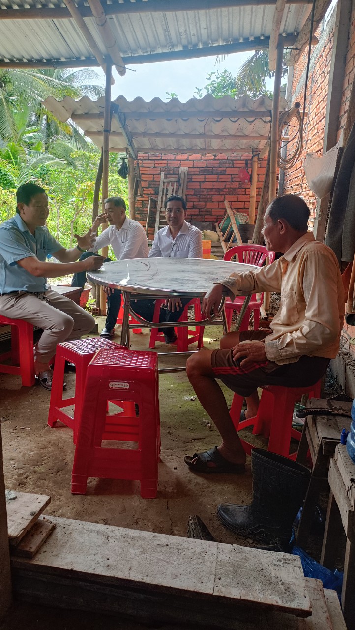 Xã Song Lộc tổ chức ra quân vệ sinh, chỉnh trang cảnh quan môi trường trên địa bàn xã
