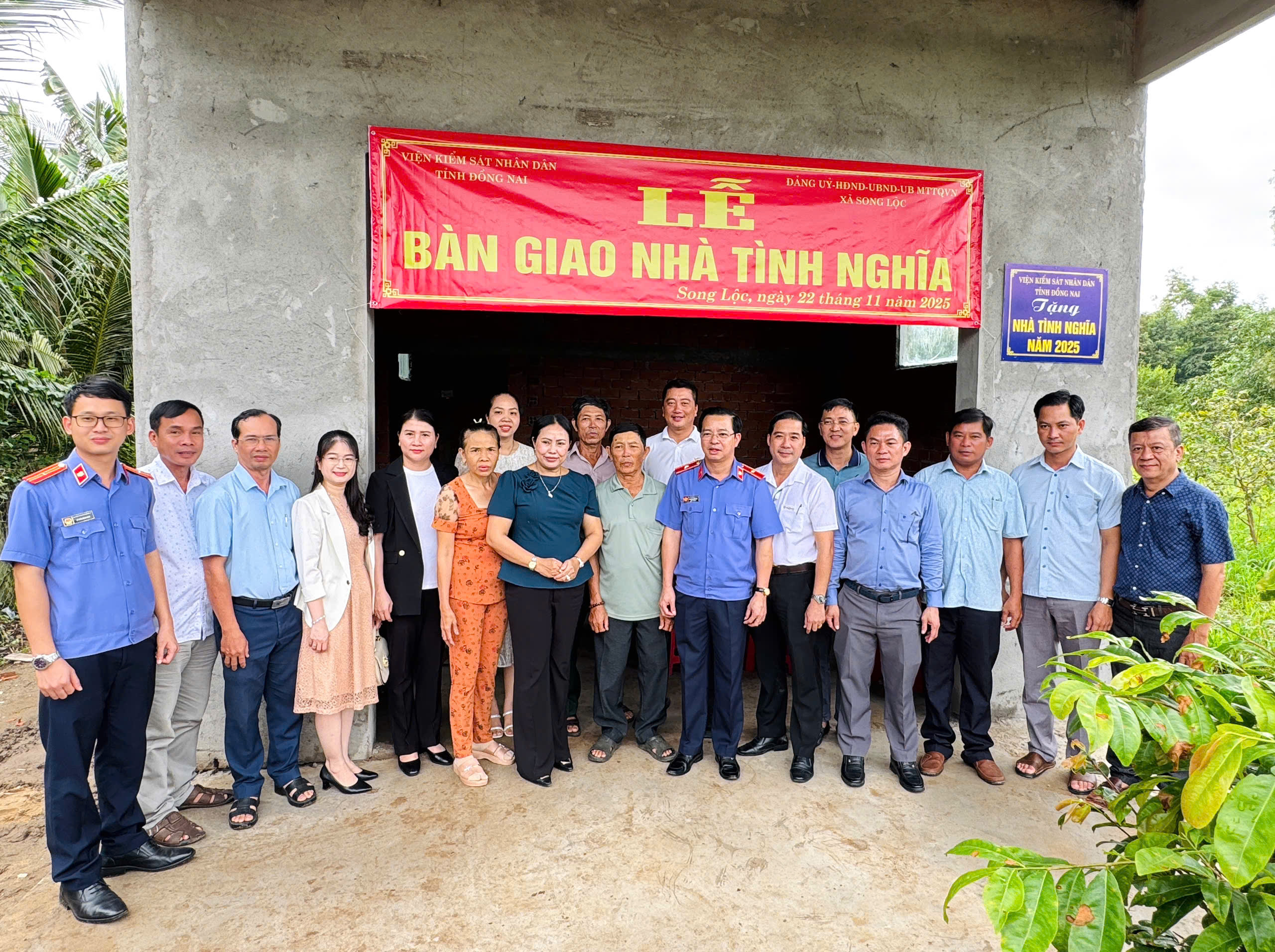 Lễ bàn giao nhà tình nghĩa cho gia đình chính sách tại xã Song Lộc