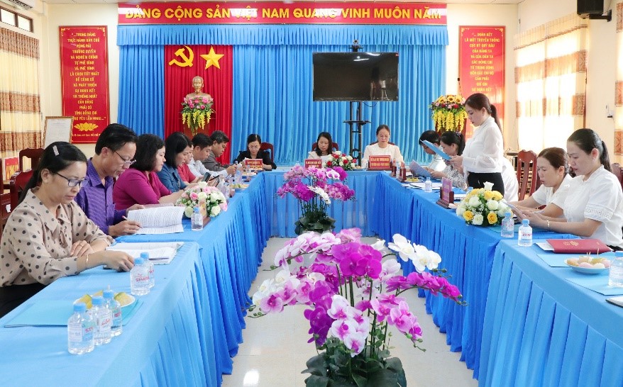 Đoàn giám sát HĐND tỉnh Vĩnh Long làm việc về chính sách người cao tuổi tại xã Song Lộc