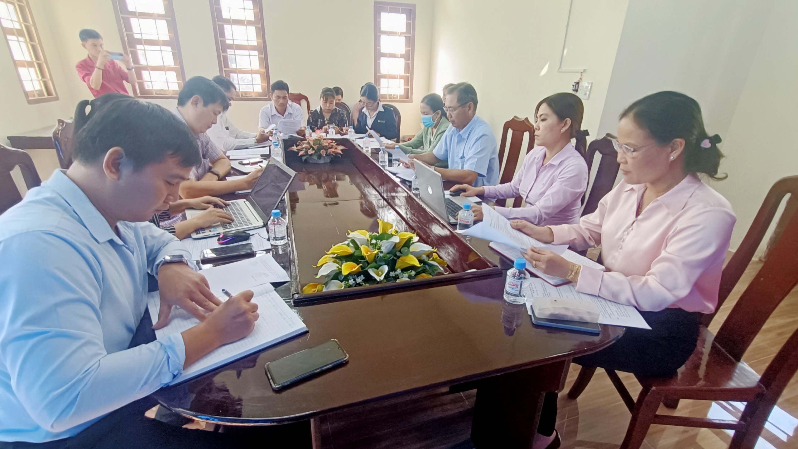 Tổ công tác của Sở Khoa học và công nghệ tĩnh Vĩnh Long đến làm việc với Ủy ban nhân dân xã Song Lộc để nắm tình hình thực tế và hỗ trợ, tháo gỡ khó khăn, vướng mắc trong quá trình triển khai các nhiệm vụ trong lĩnh vực khoa học và công nghệ sau sáp nhập chính quyền địa phương 02 cấp.