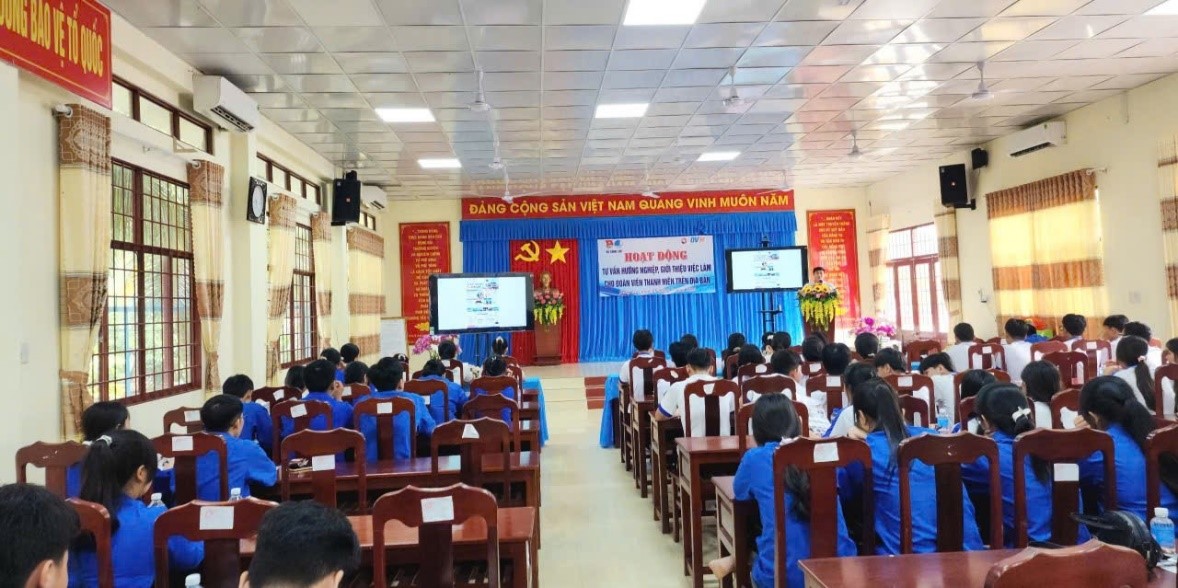 Xã Đoàn Song Lộc tư vấn hướng nghiệp – giới thiệu việc làm cho đoàn viên, thanh niên