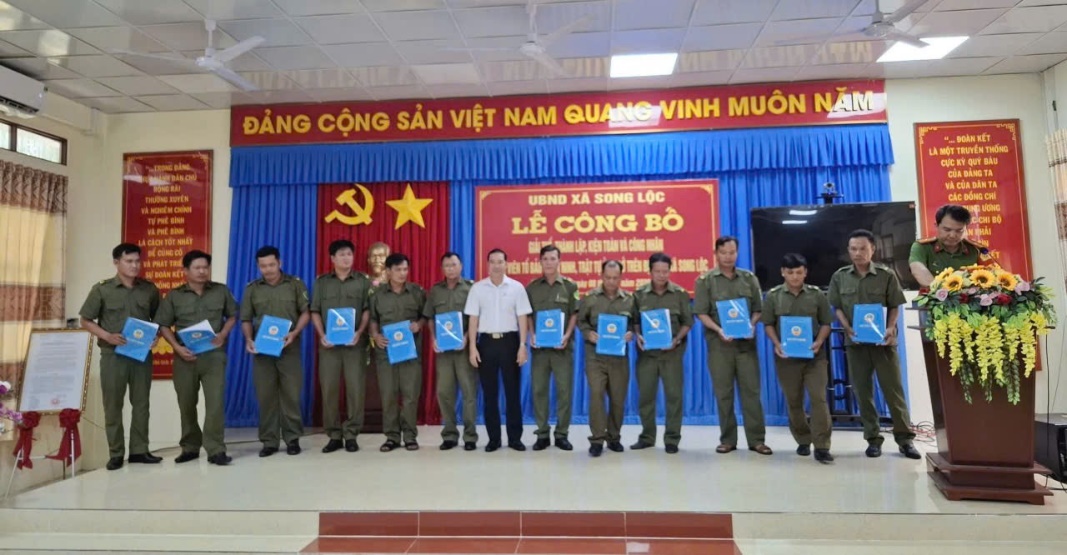 Xã Song Lộc công bố quyết định về Tổ bảo vệ an ninh, trật tự ở cơ sở