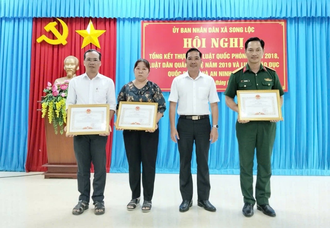 Xã Song Lộc tổ chức hội nghị tổng kết thực hiện Luật Quốc phòng năm 2018, Luật Dân quân tự vệ năm 2019 và Luật Giáo dục quốc phòng và an ninh năm 2013
