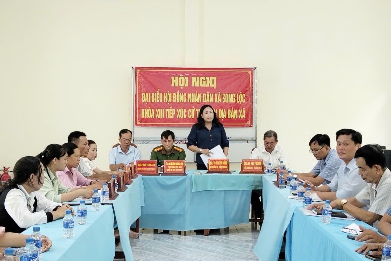 Bà Tô Thị Thu Hồng – Bí Thư Đảng ủy, Chủ tịch HĐND xã Song Lộc tiếp xúc cử tri trước kỳ họp thường lệ giữa năm 2026