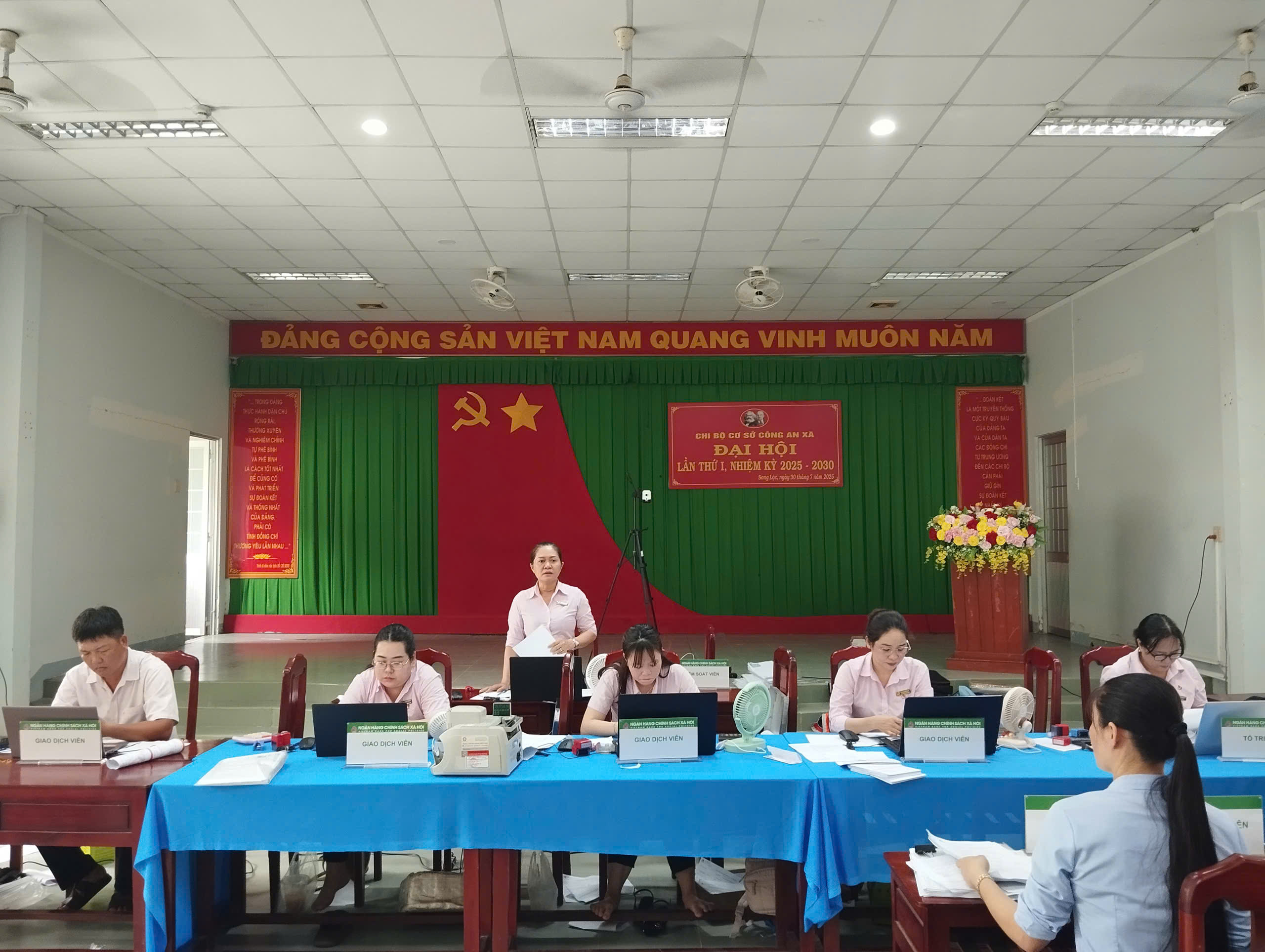 Hội Nông dân xã Song Lộc chủ động phối hợp với Ngân hàng Chính sách Xã hội Châu Thành giải ngân vốn vay ưu đãi cho hội viên và các đối tượng chính sách khác
