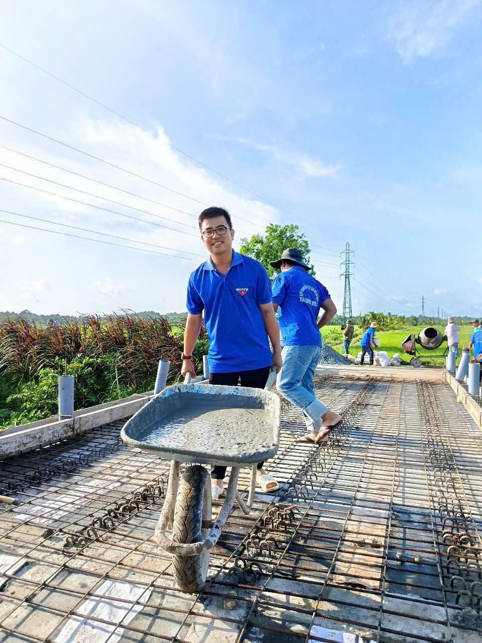 Ủy ban Mặt trận Tổ quốc Việt Nam xã Song Lộc chỉ đạo triển khai công trình giao thông nông thôn